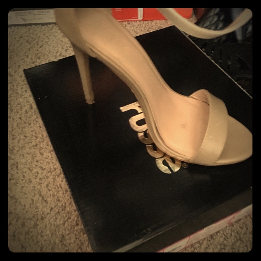 Nude heel
